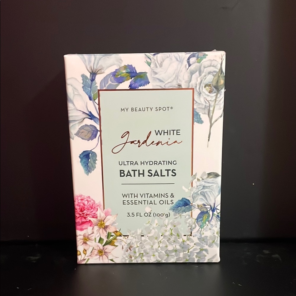 Pink and White Bath Soak with Floral Elegance